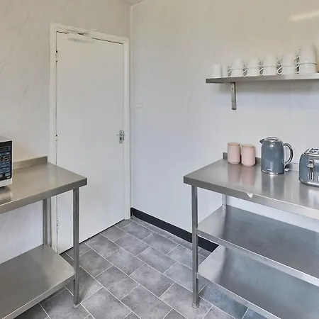 Host & - Cook's Quarters *