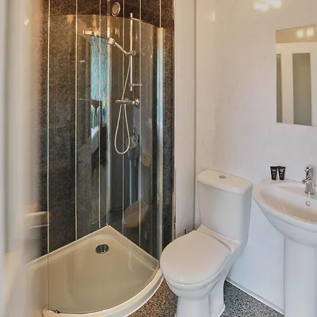 Host & - Cook's Quarters بيت للعطل *