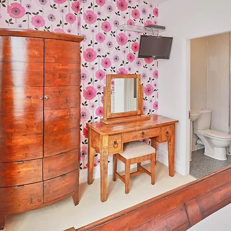Host & - Cook's Quarters * Whitby